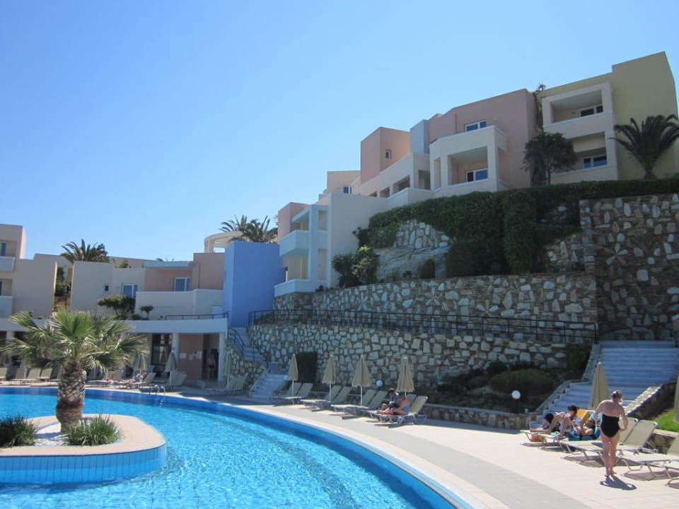 Piscine animée Athina Palace Resort & Spa