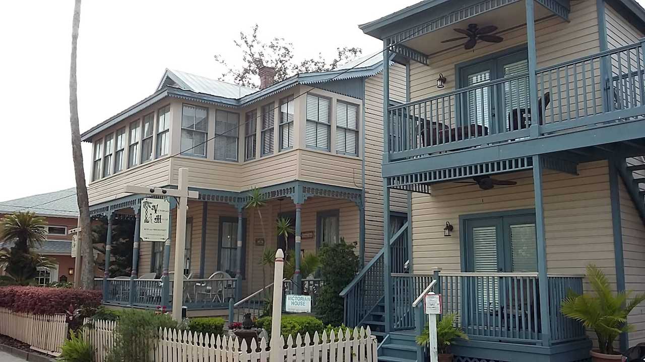 Gesamtes Haus von Außen Victorian House