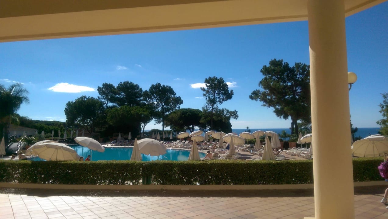 Blick vom Eingang auf Pool PortoBay Falésia
