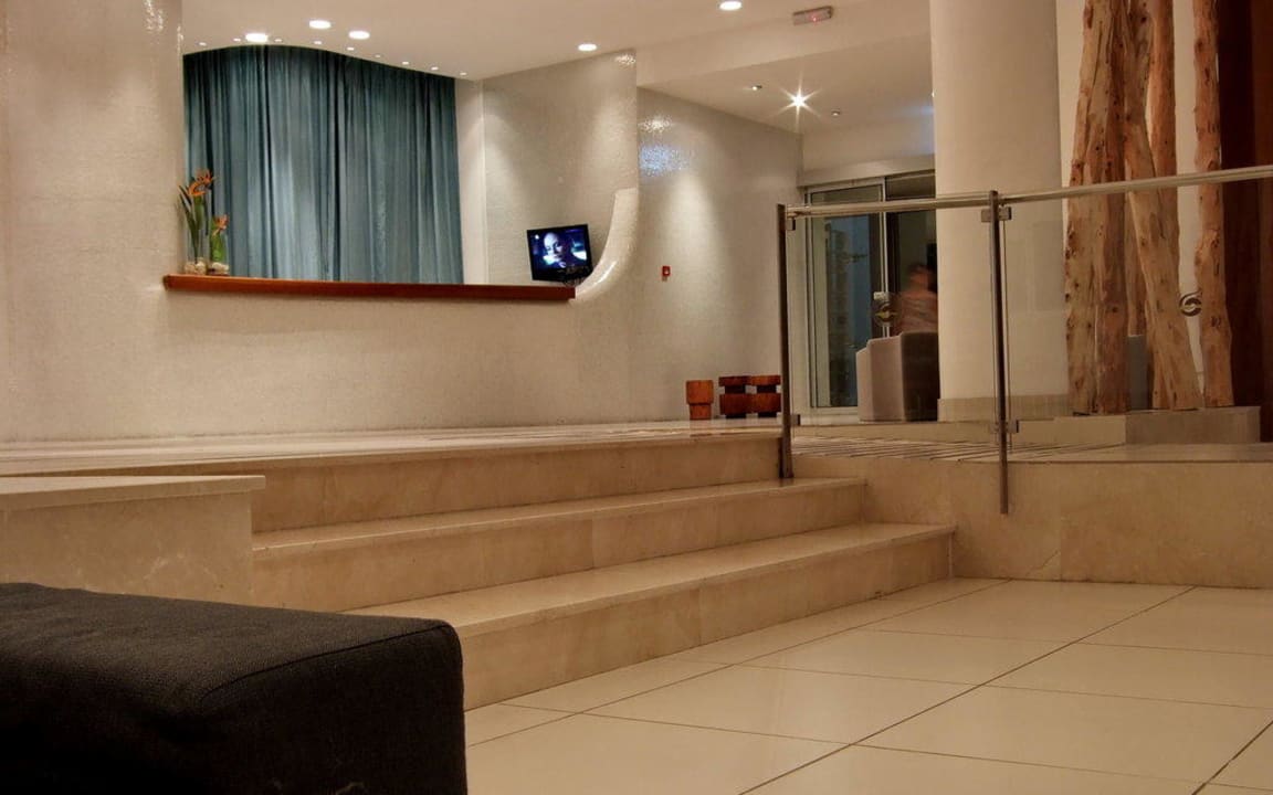 Rezeption Napa Mermaid Hotel & Suites