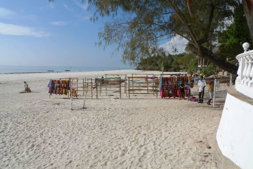 Blick nach rechts am Strandzugang Hotel Papillon Lagoon Reef