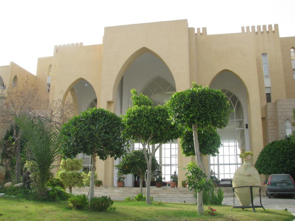 Wejście do hotelu Skanes Serail Aquapark