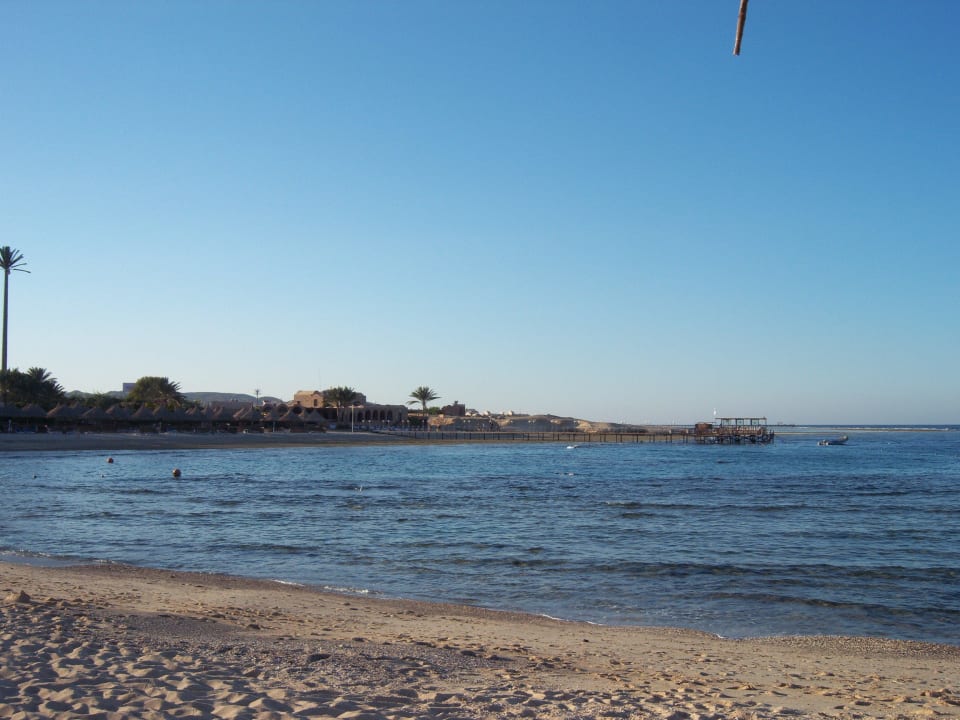 Ausblick auf Bucht und Diving Center Mövenpick Resort El Quseir