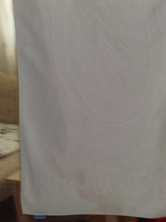 Schmutzige Handtücher bei der Ankunft Süral Saray Hotel