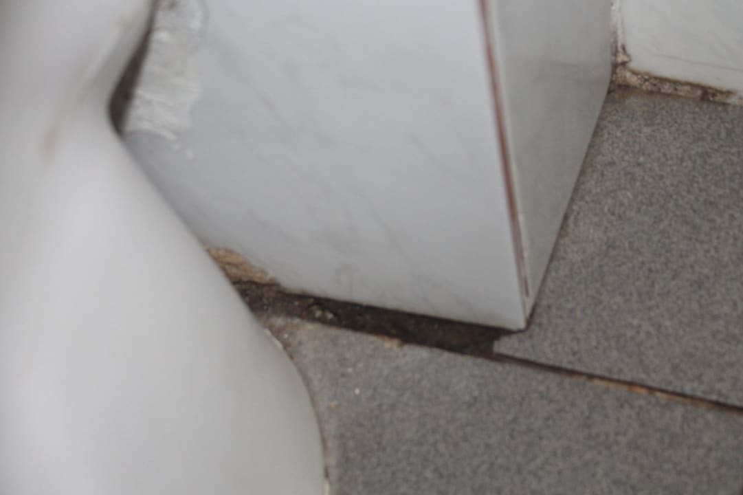 WC Bereich Schimmel überall Sauberkeit:-((  Rethymno Village