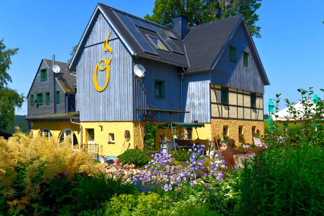 Außenansicht Hotel zur Ofenschenke im Erzgebirge