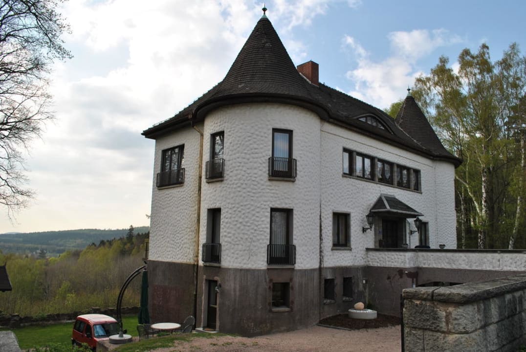 Die Villa vor dem Waldpanorama Villa Warzenburg