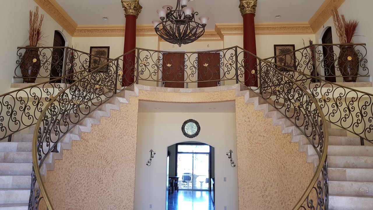 Lobby Oceanfront Legacy Vacation Rental