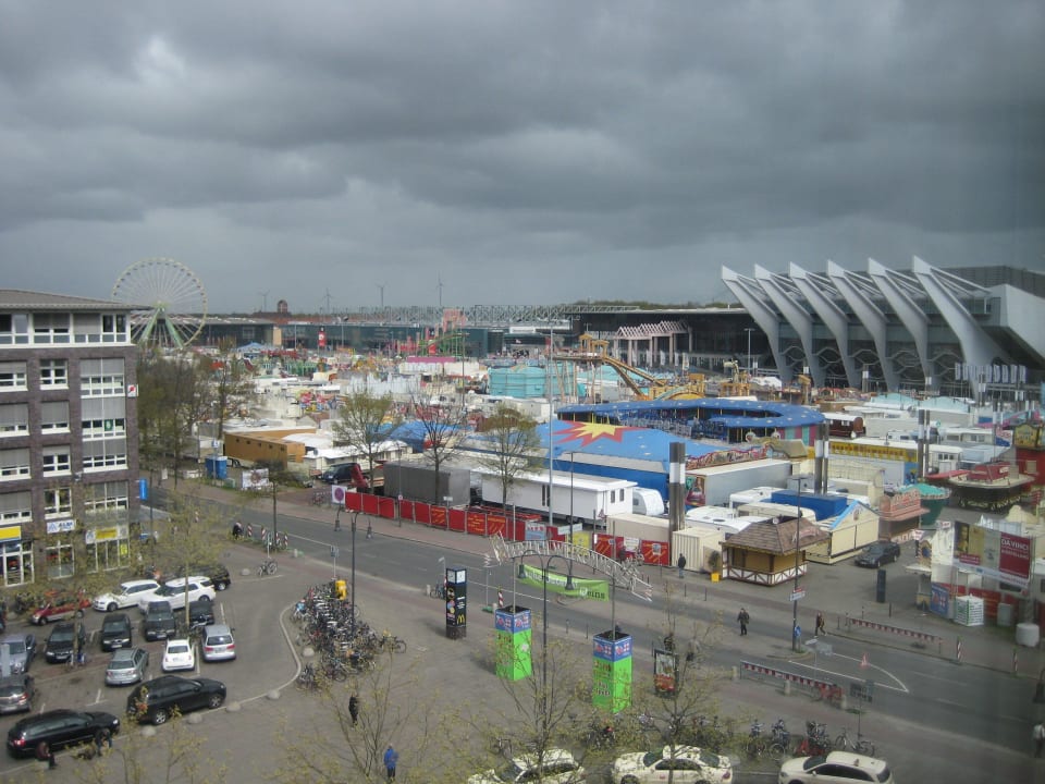 Ausblick richtung Messe/Osterkirmes Courtyard by Marriott Bremen