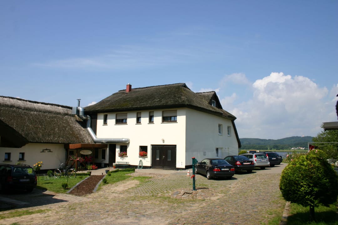 Auffahrt und Innenhof der Pension  Ferienpension Seeblick
