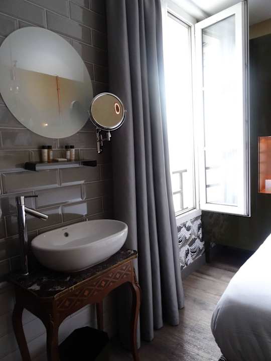 Waschbecken im Schlafraum Hotel Exquis