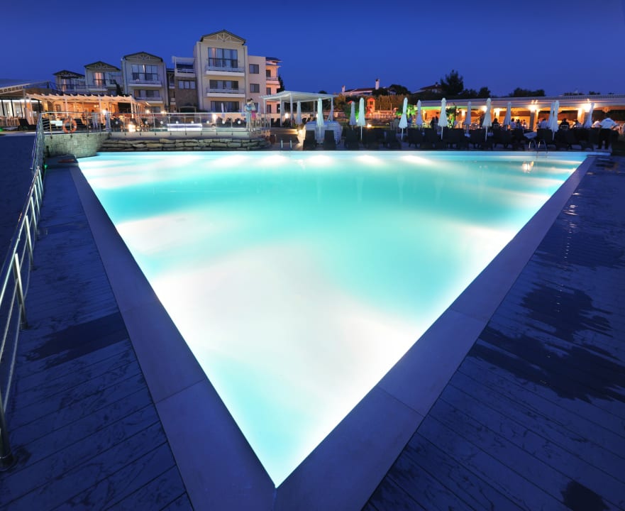 Pool Istion Club & Spa