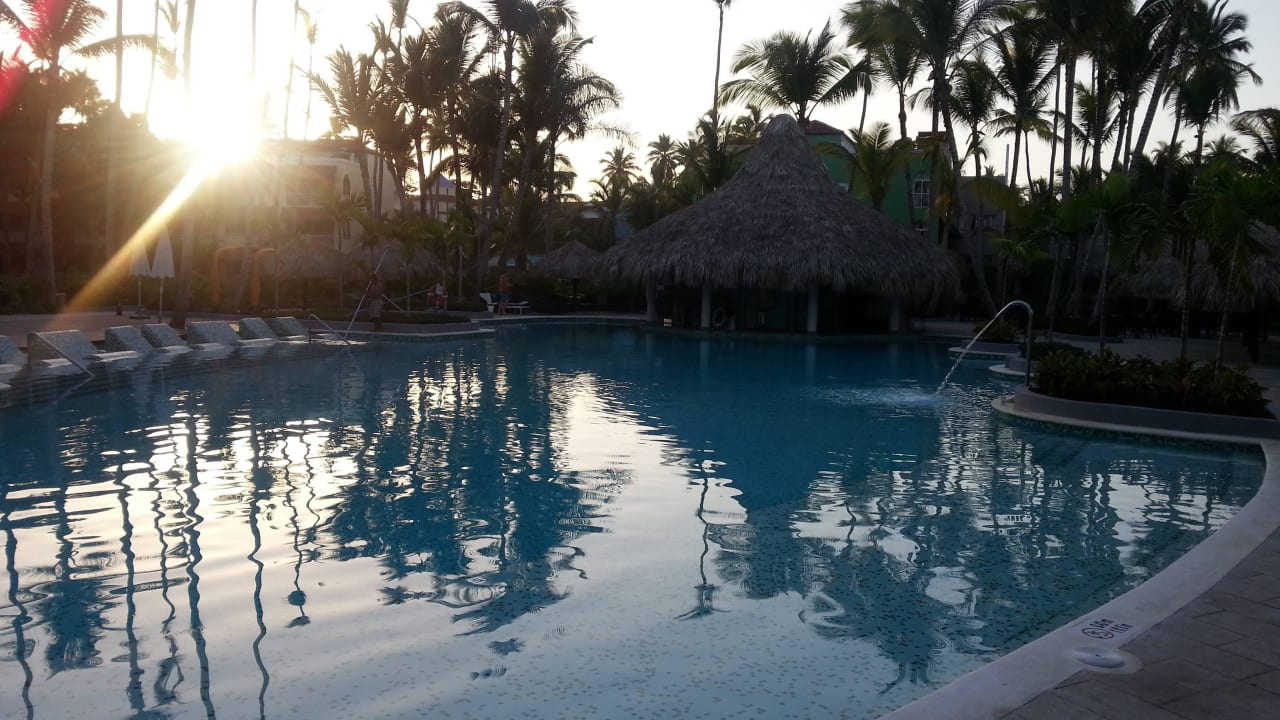 Der neue Pool bei Sonnenaufgang Grand Palladium Select Bávaro Resort & Spa