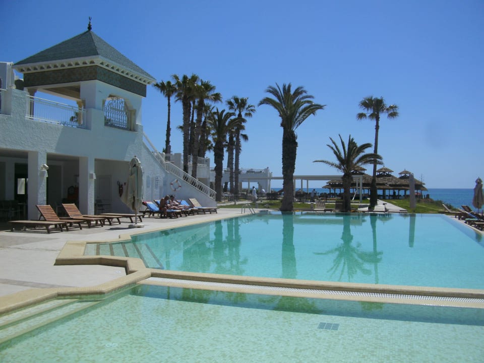 Mehrere Pools und Hallenbad. Hotel Bel Azur Thalasso & Bungalows