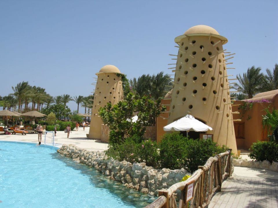 Pool und die Taubentürme Grand Makadi