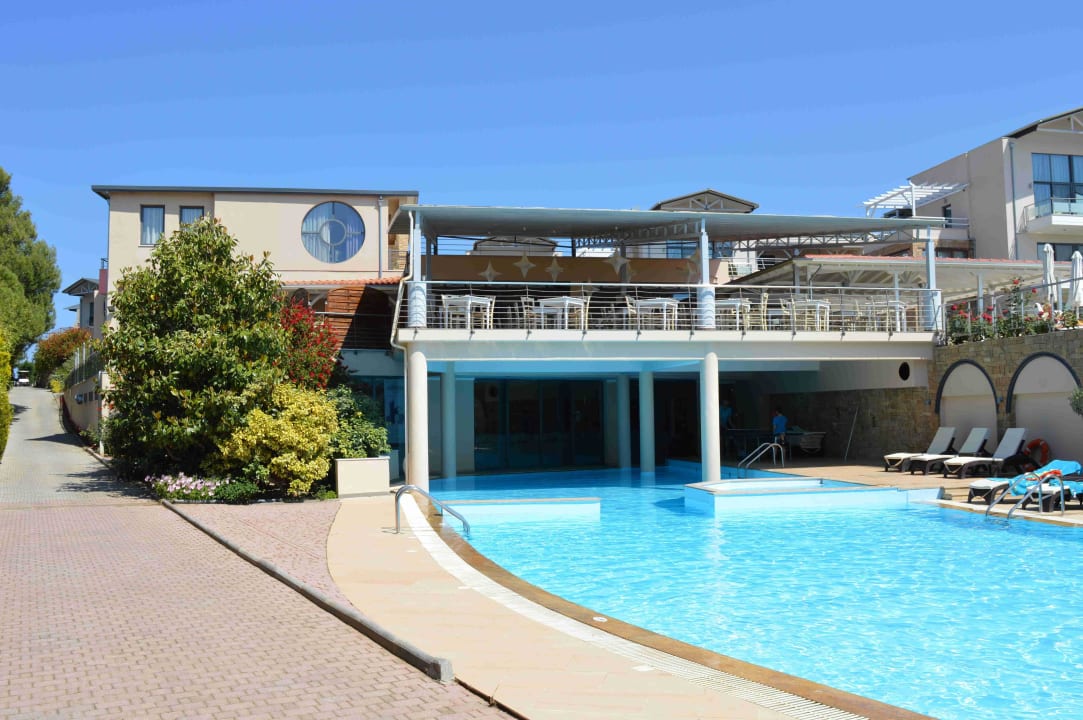 Oben Restaurant; unten Fitnessraum Istion Club & Spa