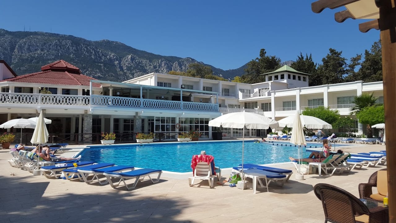 Pool La Hotel & Resort