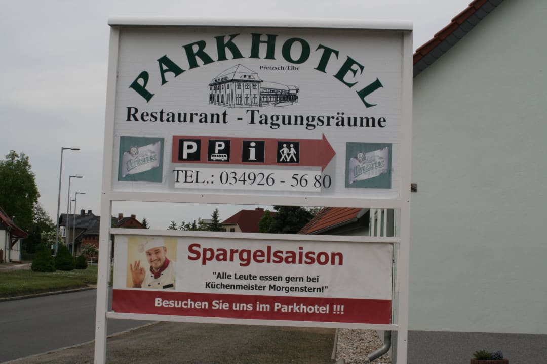 Straßenschild Parkhotel Pretzsch