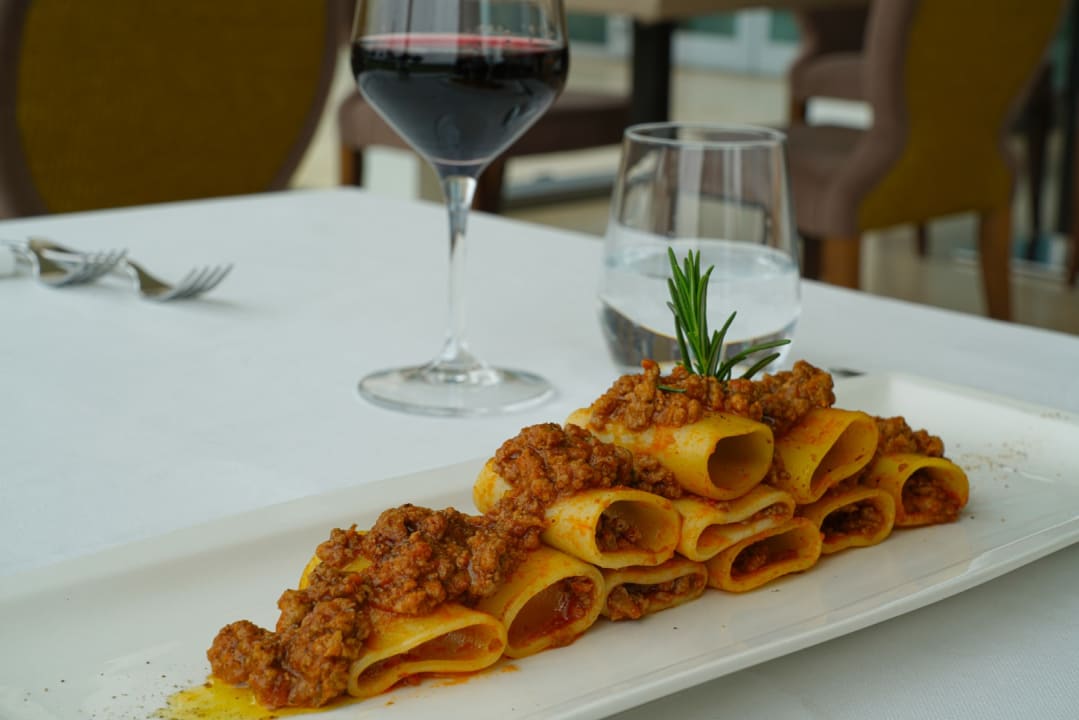 Gastro Pisa Tower Plaza