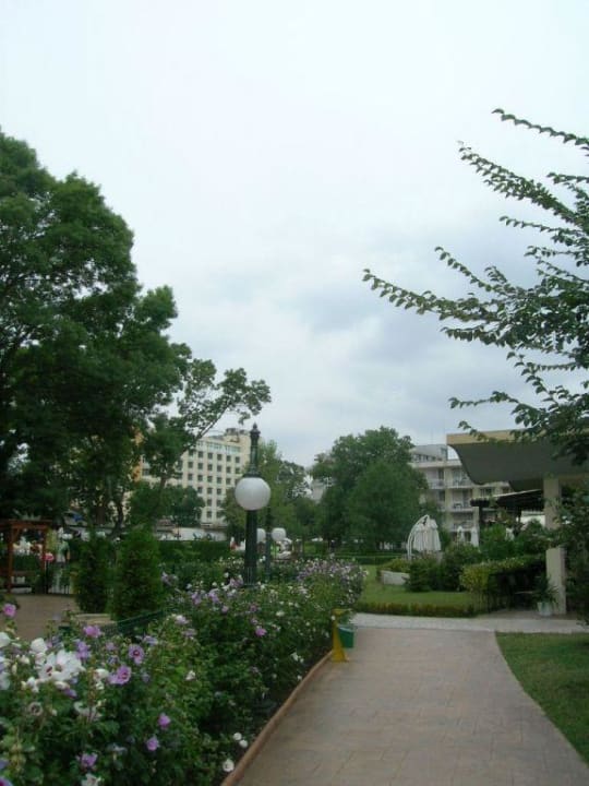 Weg zur Minigolfanlage DAS Club Hotel Sunny Beach