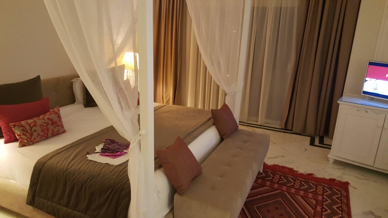 Suite Ed-dar Schlafzimmer links TUI BLUE Palm Beach Palace Djerba