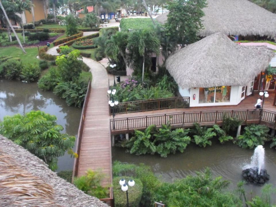 Der Weg zum Strand Hotel Viva Dominicus Palace by Wyndham-All Inclusive Resort