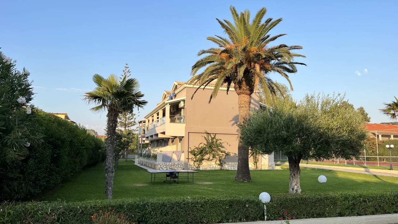 Außenansicht Acharavi Beach Hotel