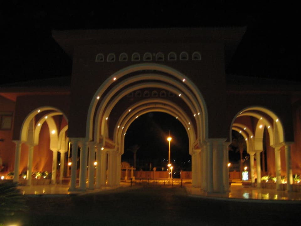 Einfahrt ins Hotel Siva Grand Beach