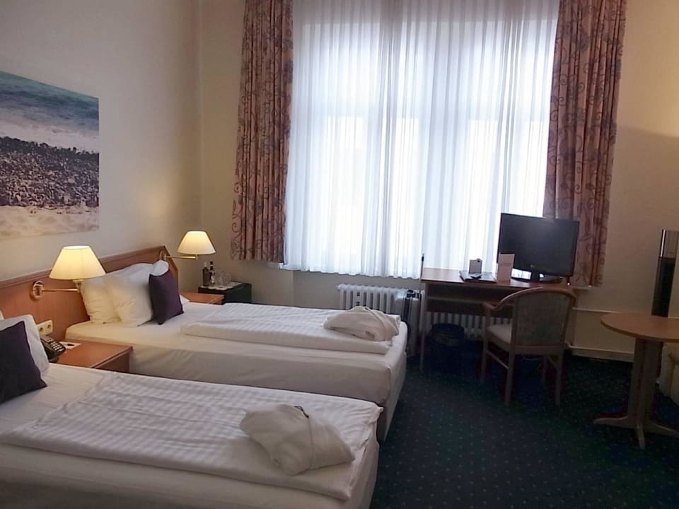 Blick von der Tür in das Zimmer Frühlings-Hotel