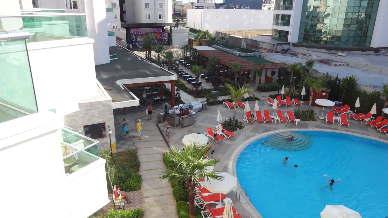 Ausblick aus Hotelzimmer 3 Etage Wyndham Garden Lara