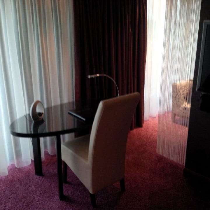 Schreibtisch in Suite Hotel Atrium Mainz