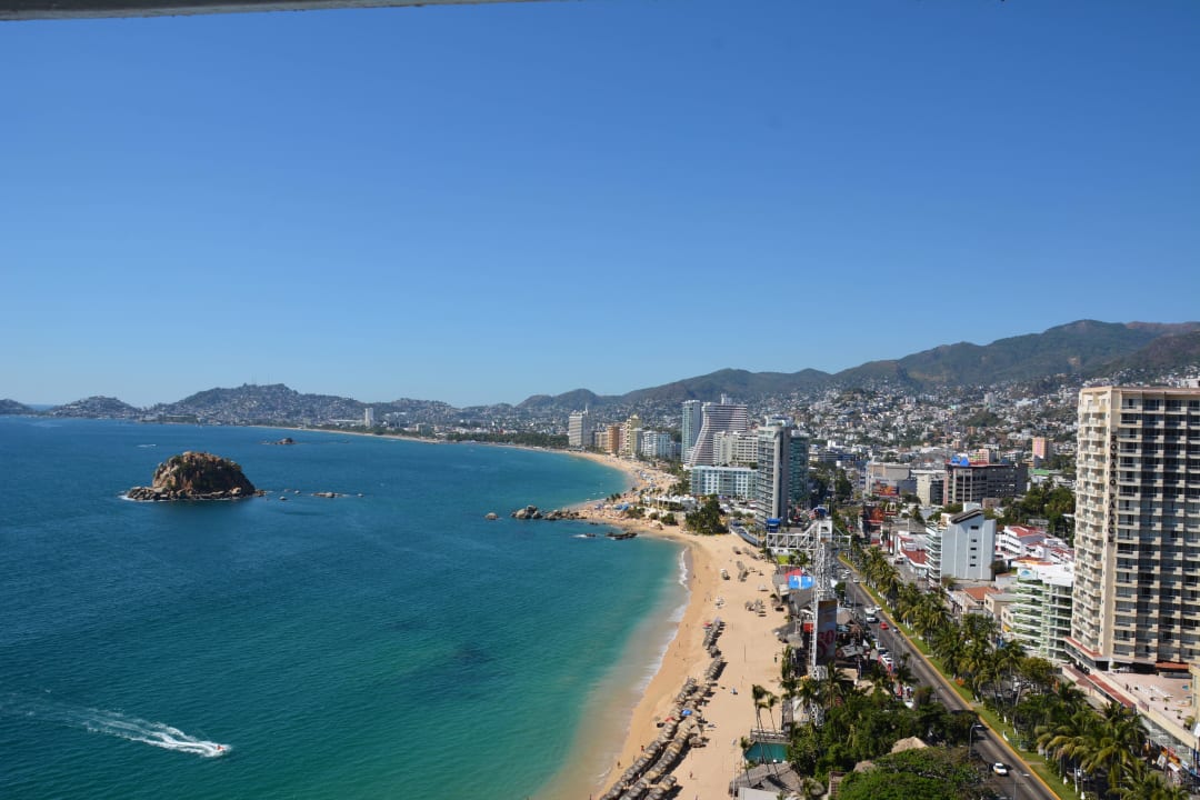 Вид с балкона днем Fiesta Americana Villas Acapulco