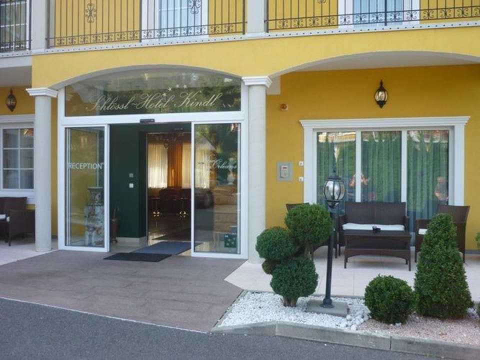 Eingang Schlössl Hotel Kindl