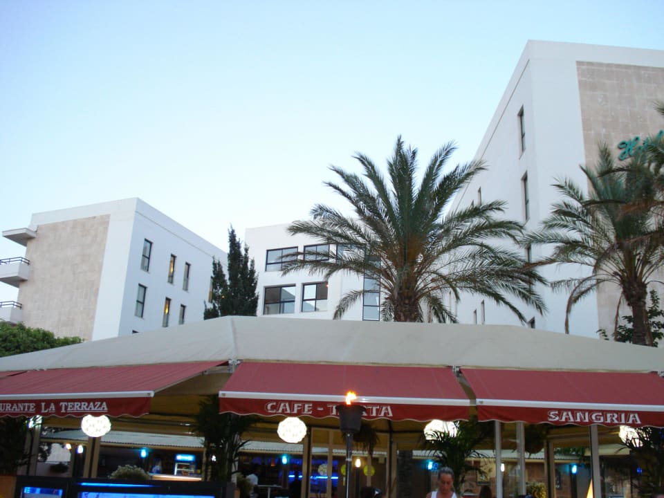 Nach hinten raus gibt es keine Zimmer allsun Hotel Bahia del Este