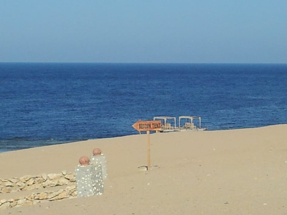 Weg zum Beduinenzelt. The Oasis Dive Resort