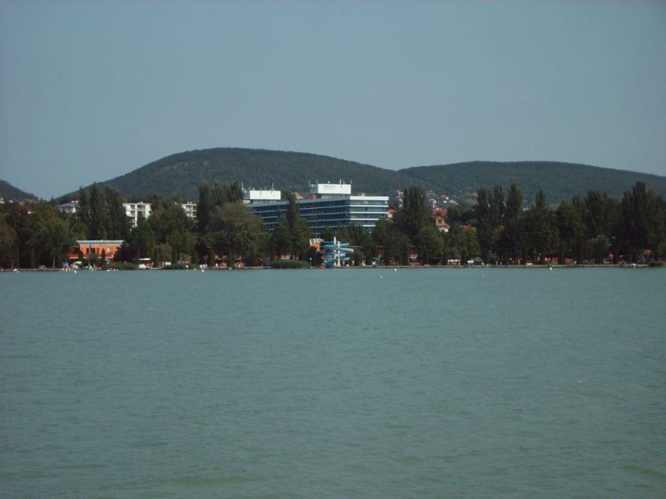 Blick vom Schiff, auf das Hotel Annabella Danubius Hotel Annabella