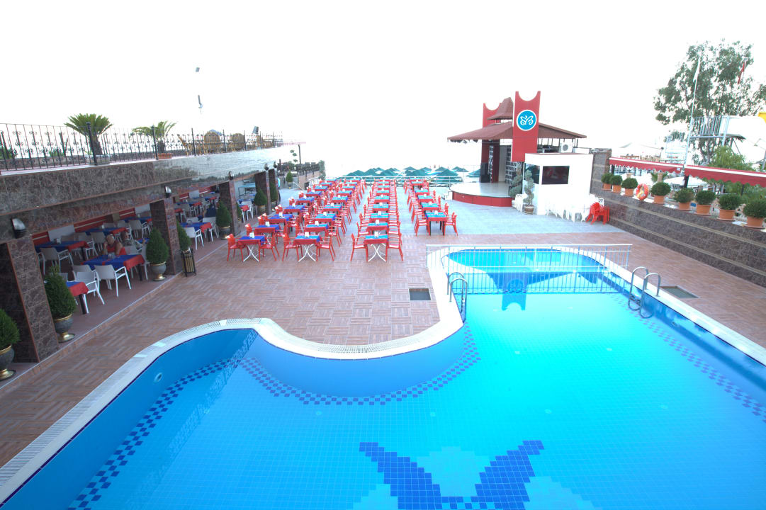 Pool Aleria Belport Beach Hotel