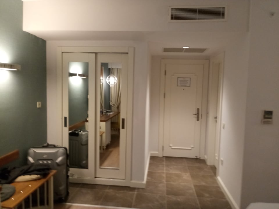 Eingang Standardzimmer 3401 Well Palace Side