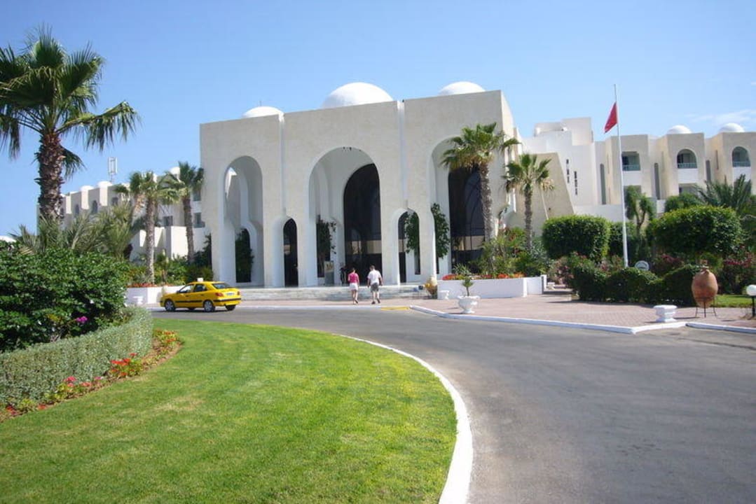 Der "Palast" von vorne Hotel Royal Garden Palace