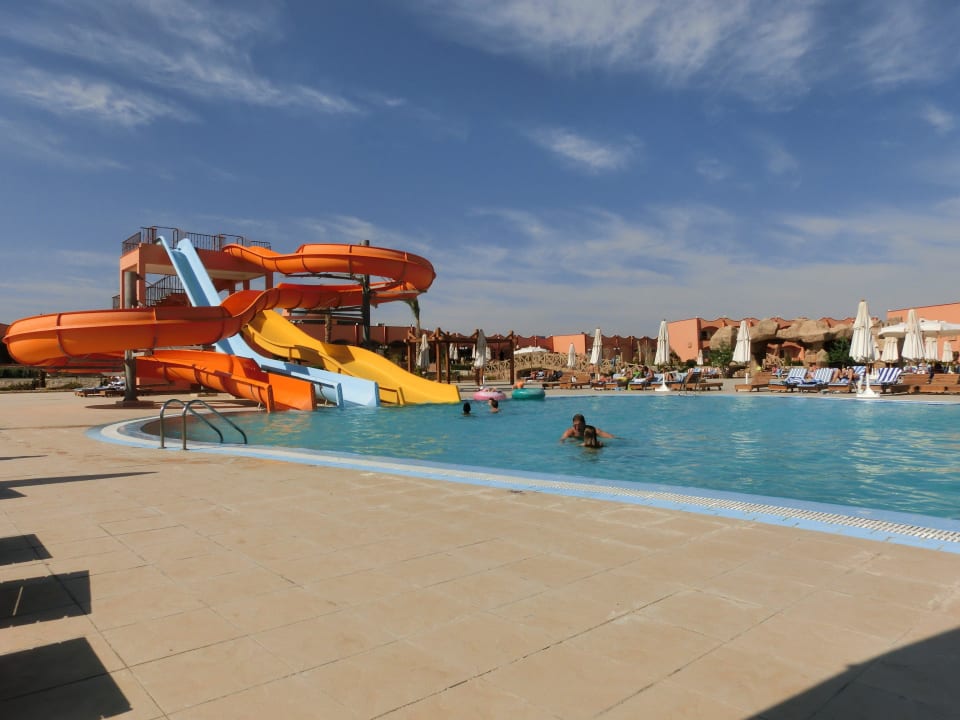 Beheizter Pooö mit 3 Rutschen Three Corners Happy Life Beach Resort