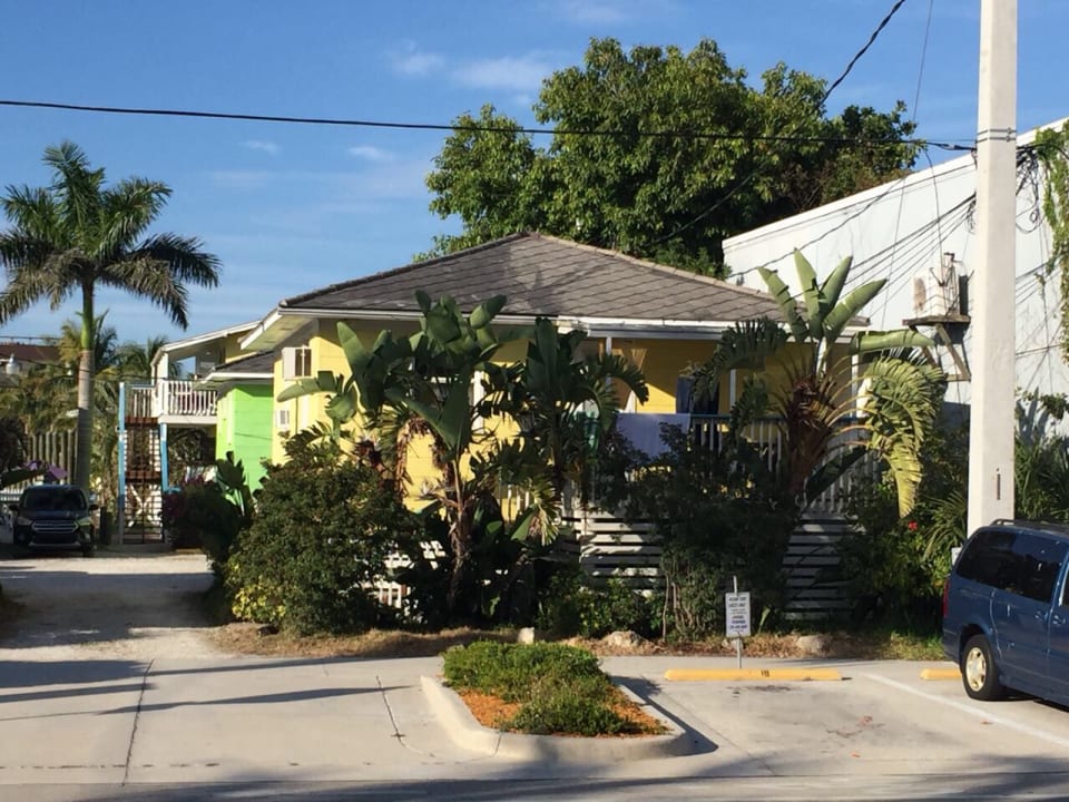 Suite The Holiday Court Villas and Suites