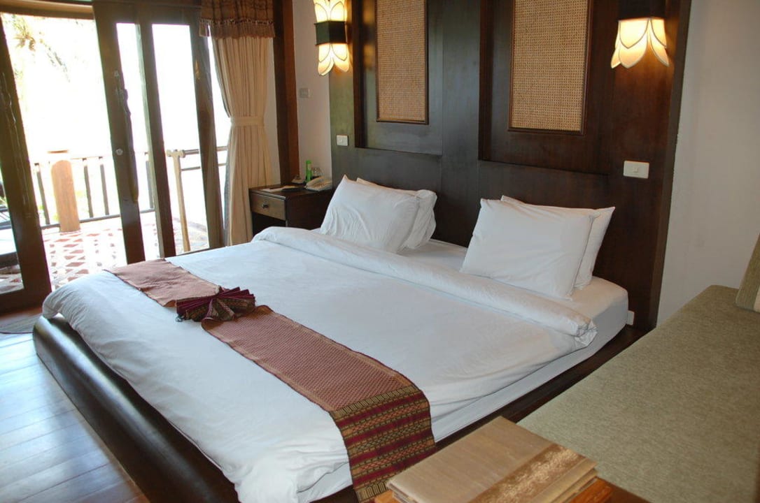 Doppelbett im Hotel Wing Panviman Resort Koh Phangan