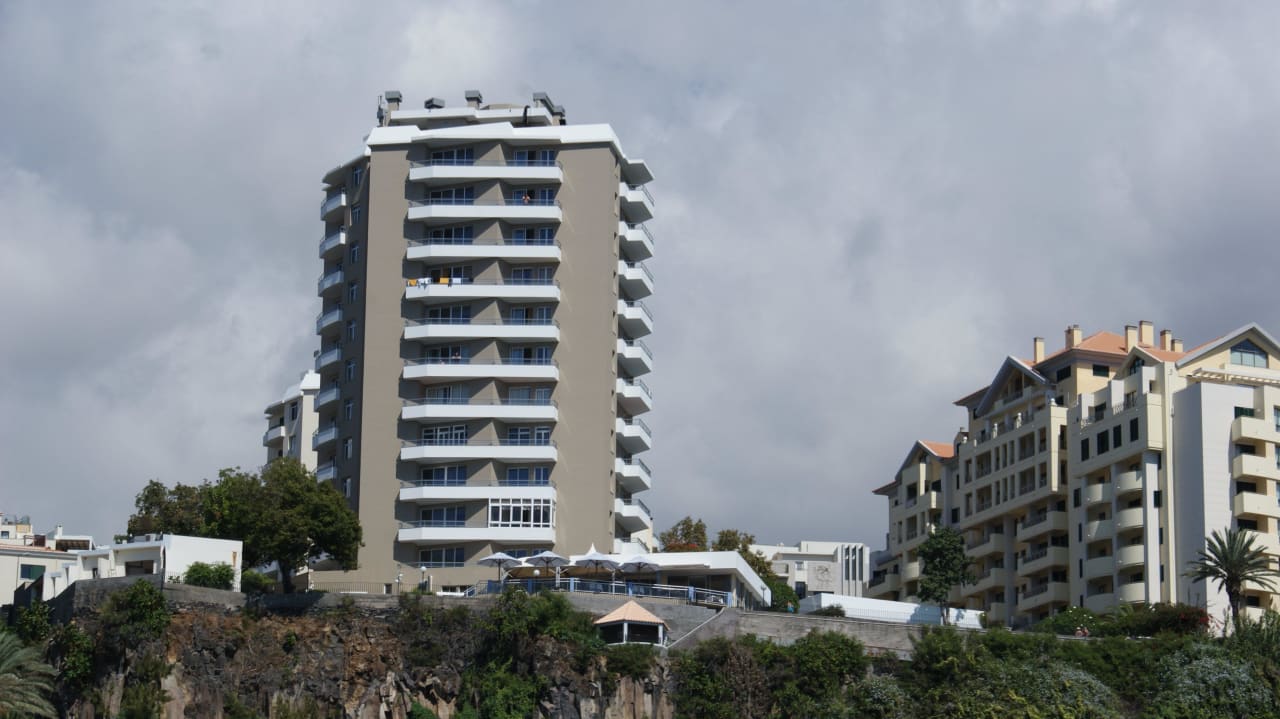 Widok na hotel z morza Hotel Duas Torres