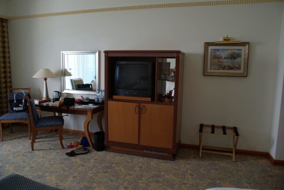 TV Hotel Le Meridien Al Aqah Beach Resort