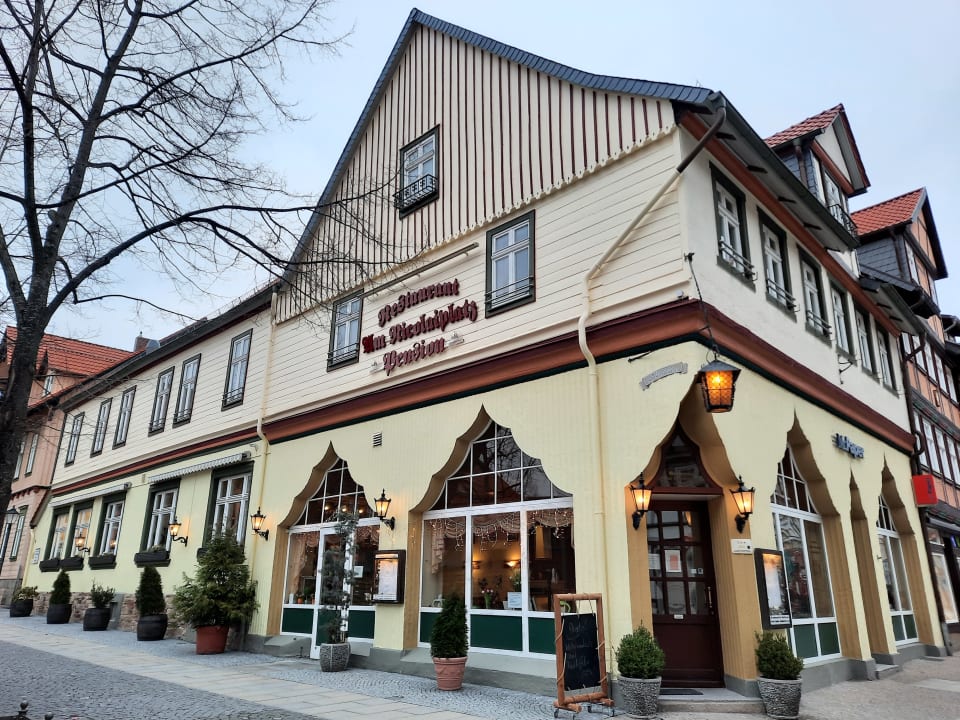 Außenansicht Pension und Restaurant am Nicolaiplatz