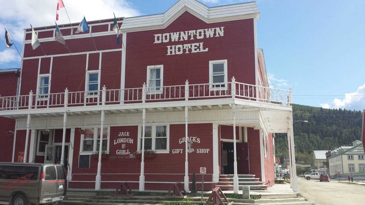 Eingang The Downtown, a Coast Hotel