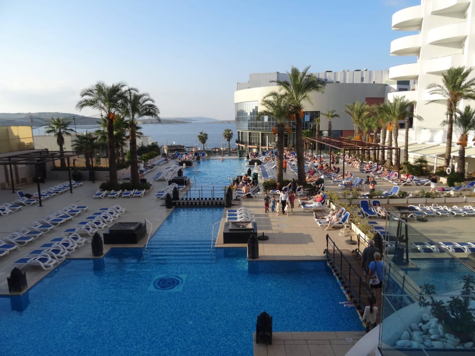 Poolanalge des Hotels db San Antonio Hotel + Spa