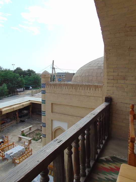 Ausblick Madrasah Polvon-Qori Boutique