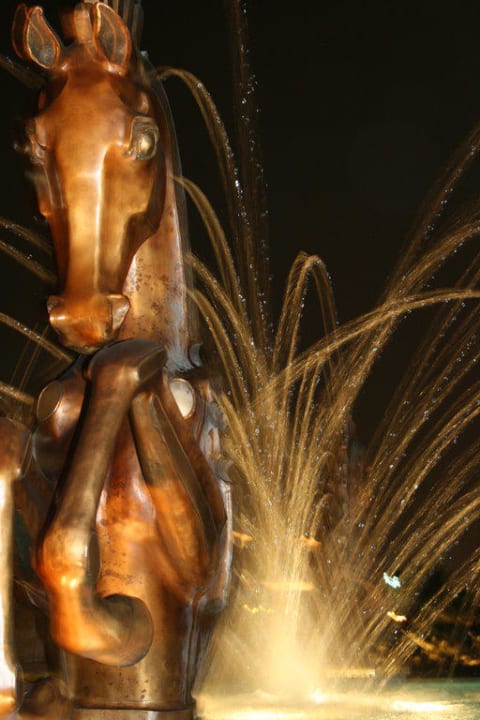 Beleuchteter Springbrunnen beim Al Qasr Jumeirah Al Qasr