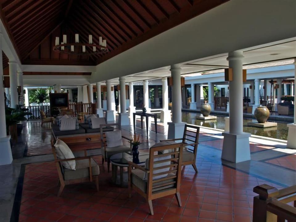 Lobby Hotel Naithonburi Beach Resort